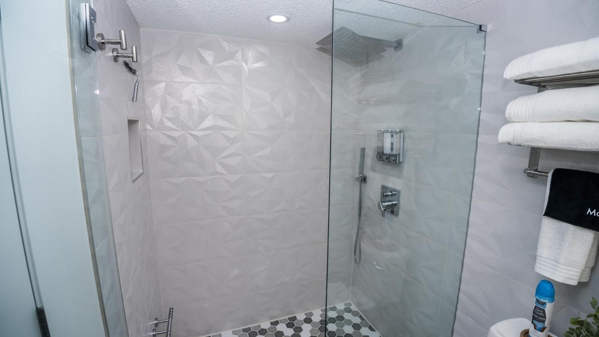 פנמה סיטי ביץ' New Rental - 3Br 3Ba Corner Beachfront - 2024 Remodel - 3 Pools, Tiki Hut, Gym, Tennis מראה חיצוני תמונה