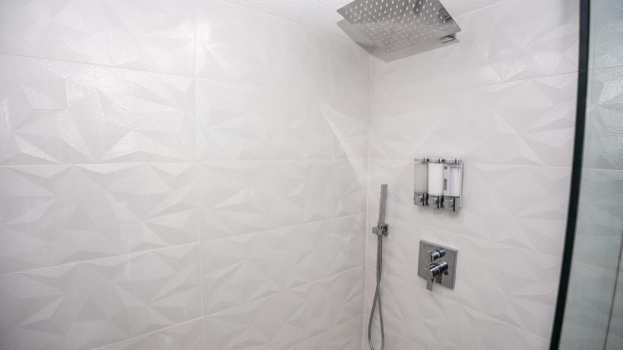 פנמה סיטי ביץ' New Rental - 3Br 3Ba Corner Beachfront - 2024 Remodel - 3 Pools, Tiki Hut, Gym, Tennis מראה חיצוני תמונה