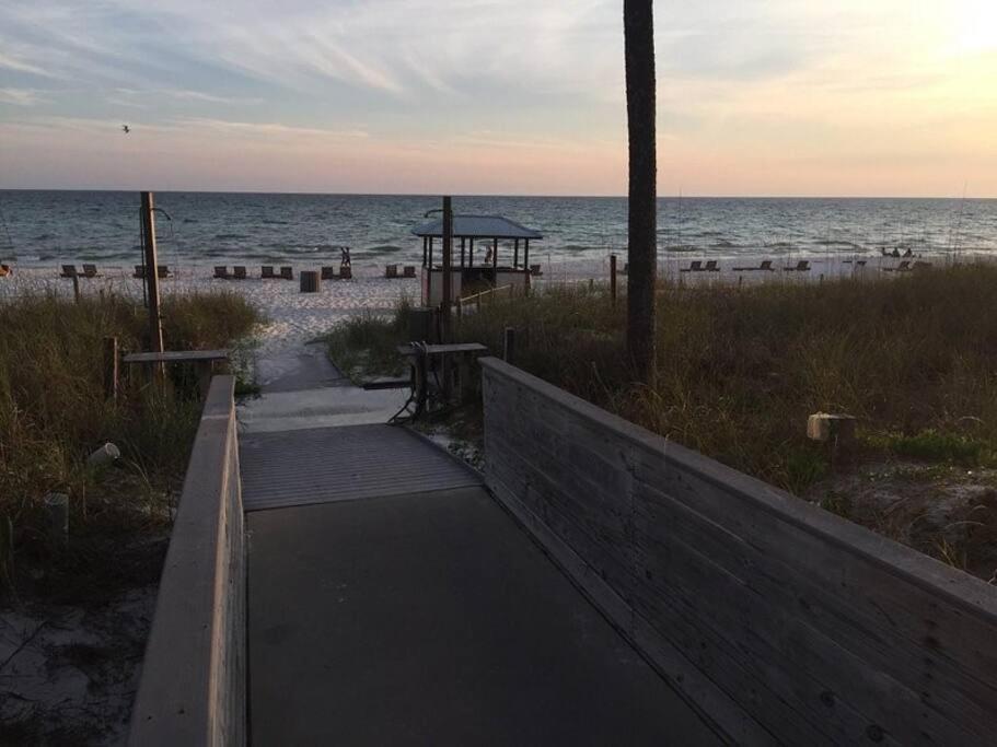 פנמה סיטי ביץ' New Rental - 3Br 3Ba Corner Beachfront - 2024 Remodel - 3 Pools, Tiki Hut, Gym, Tennis מראה חיצוני תמונה